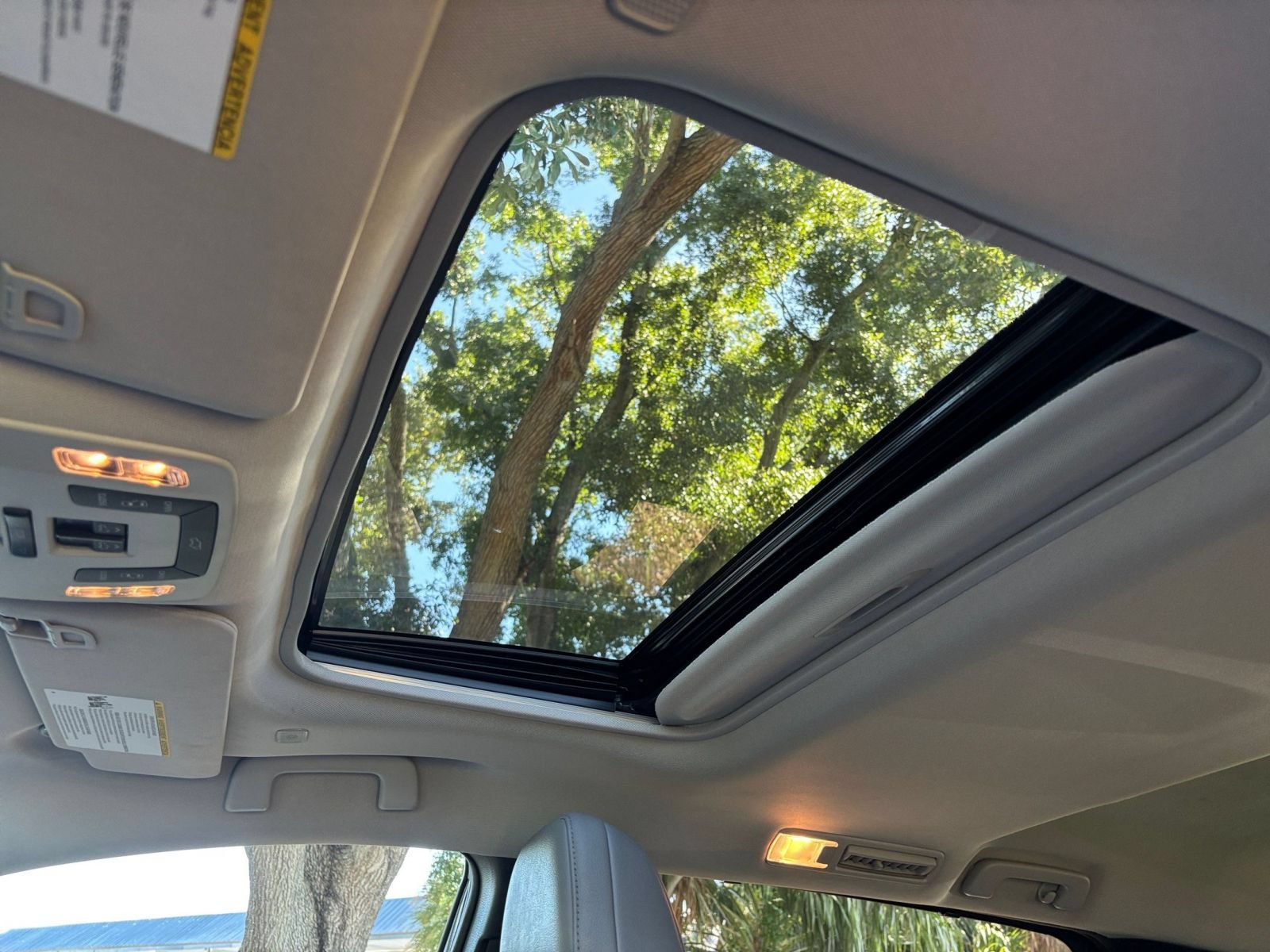 Used 2025 Toyota Sienna XLE FWD image 30