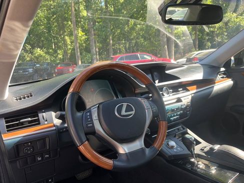 Used 2013 Lexus ES 300h w/ Luxury Pkg FWD image 12