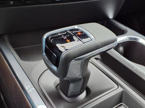 New 2026 GMC Sierra 1500 SLT image 13