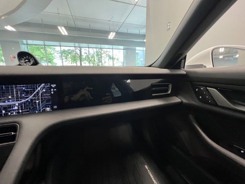 Used 2022 Porsche Taycan 4S image 19