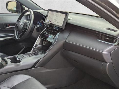 Used 2023 Toyota Venza Nightshade image 21