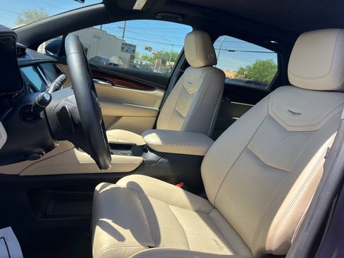 Used 2017 Cadillac XT5 Luxury w/ Driver Awareness Package FWD image 27