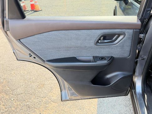 Used 2021 Nissan Rogue S AWD/4WD image 26