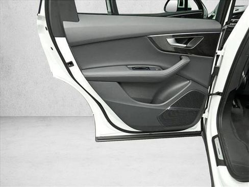 Used 2025 Audi Q7 3.0T Premium Plus image 23