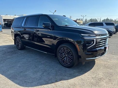 Certified 2025 Chevrolet Suburban LT w/ Comfort Package RWD image 2