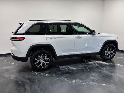 Used 2025 Jeep Grand Cherokee Limited image 21