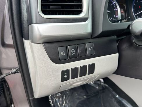 Used 2019 Toyota Highlander XLE image 24