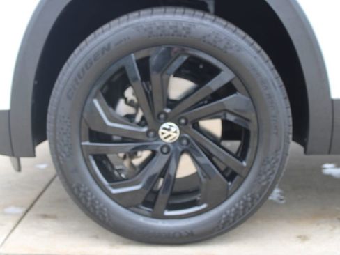 Certified 2022 Volkswagen Atlas SE w/ Black Wheel Package image 32