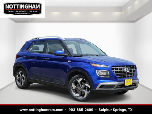 Used 2025 Hyundai Venue SEL image 1