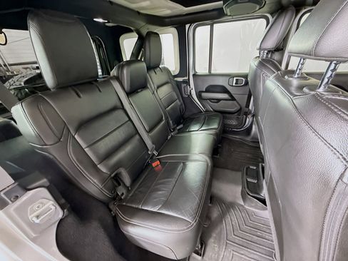 Used 2018 Jeep Wrangler Unlimited Sahara AWD/4WD image 25