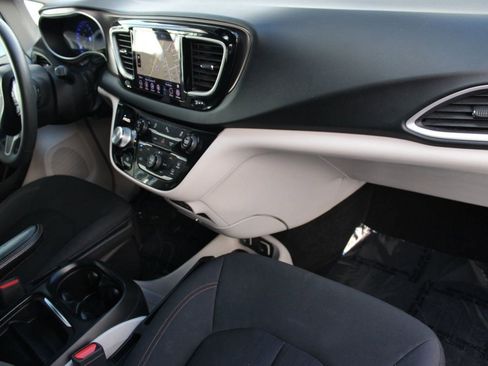 Used 2018 Chrysler Pacifica Touring Plus image 35