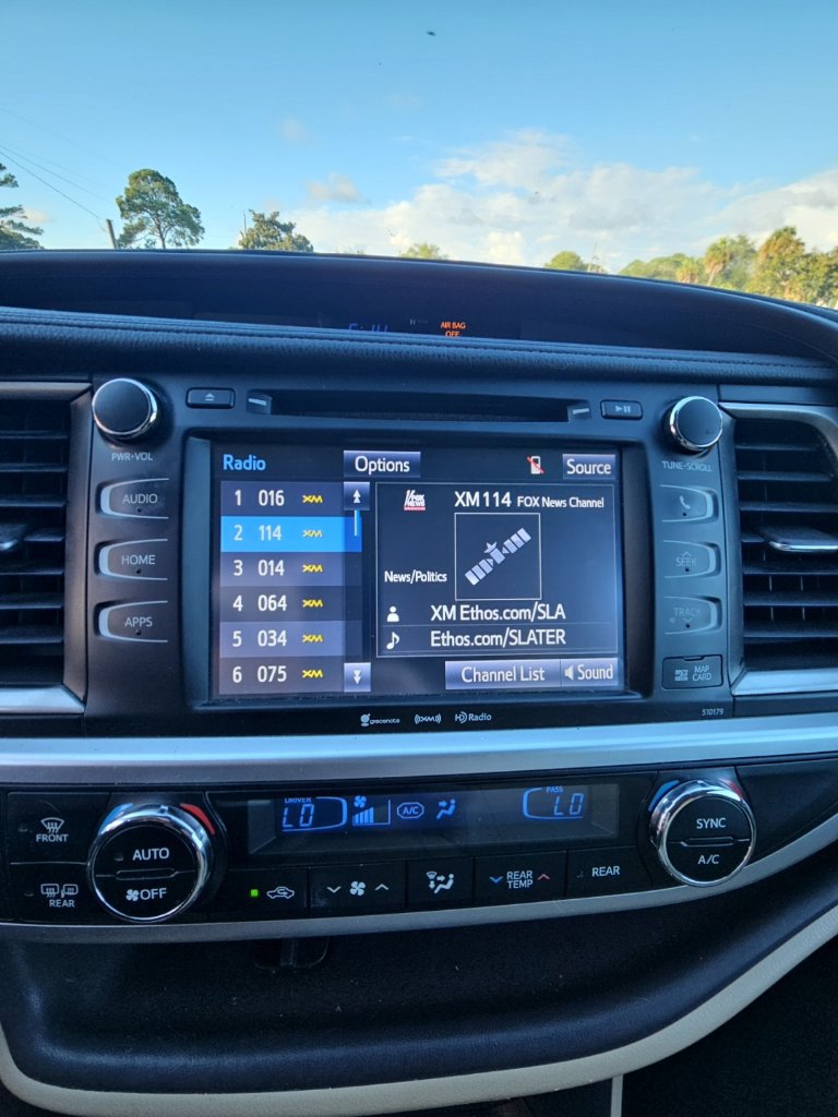 Used 2017 Toyota Highlander XLE FWD image 34