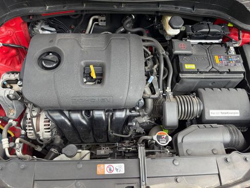 Used 2025 Kia Soul LX w/ LX Technology Package FWD image 30