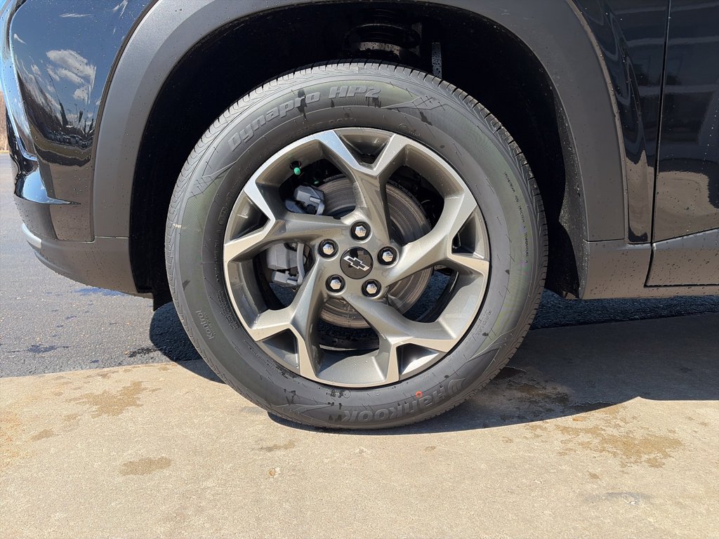 Used 2026 Chevrolet Trax LT w/ Sunroof Package FWD image 27