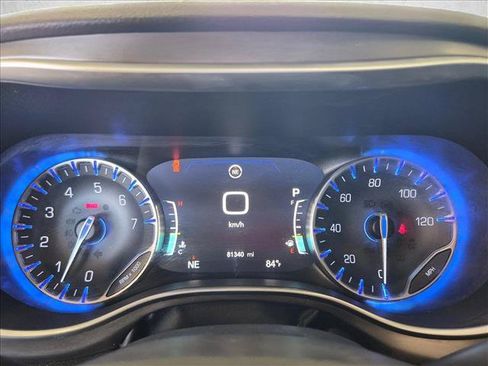 Used 2019 Chrysler Pacifica Limited FWD image 9