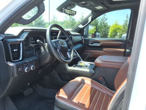 Used 2025 GMC Sierra 2500 Denali Ultimate AWD/4WD image 24