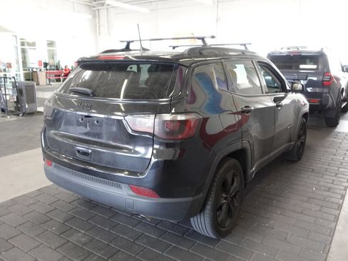 Used 2019 Jeep Compass Latitude FWD image 3