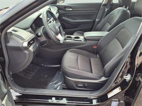 Used 2025 Nissan Altima 2.5 SV FWD image 21