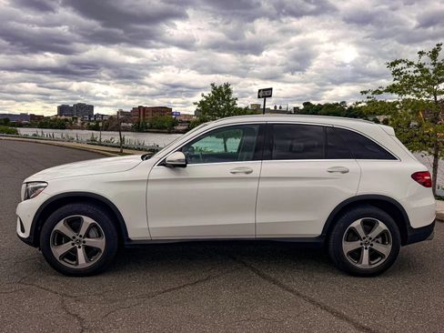Used 2018 Mercedes-Benz GLC 300 4MATIC image 4