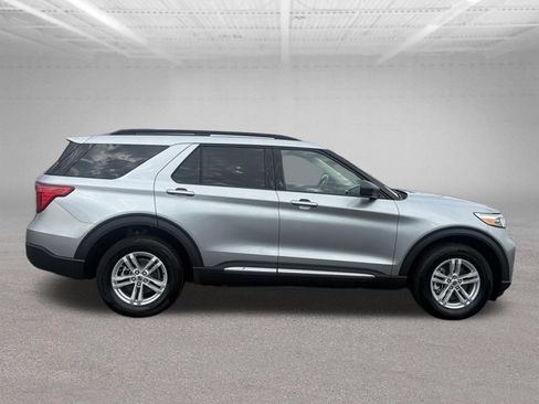 Used 2024 Ford Explorer XLT w/ Equipment Group 202A AWD/4WD image 13