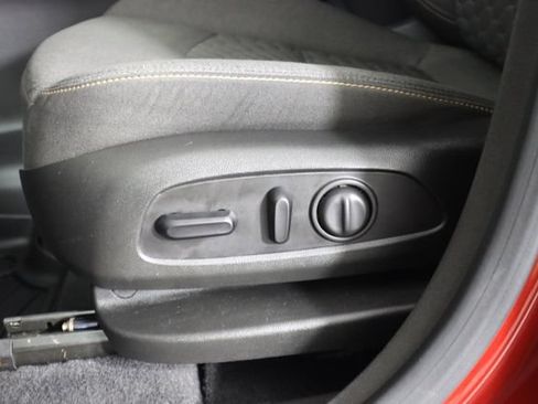 Used 2020 Chevrolet Equinox LT w/ Driver Convenience Package AWD/4WD image 34