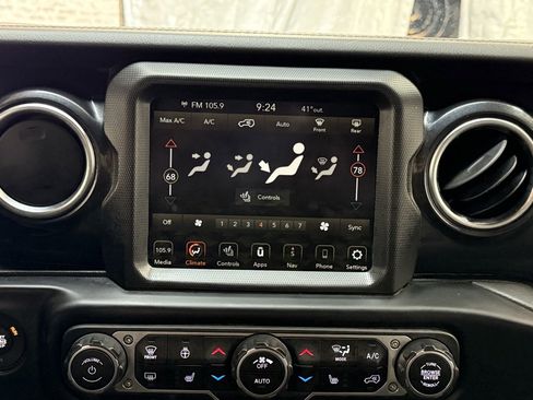 Used 2023 Jeep Wrangler Altitude image 15