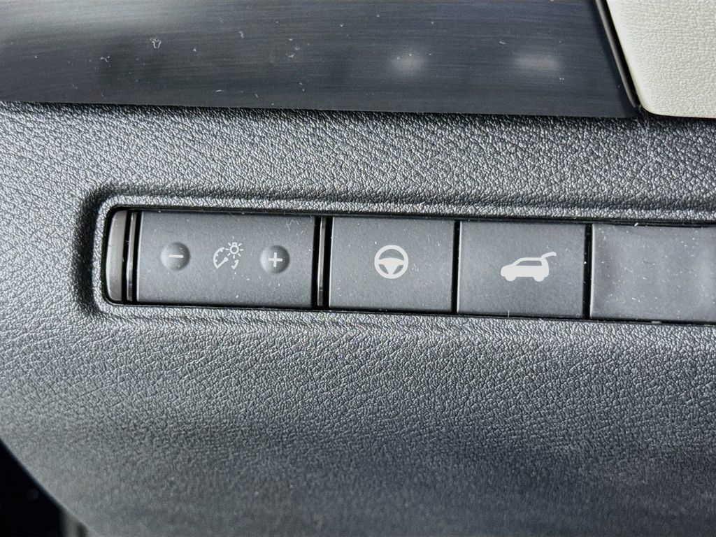 Used 2023 Nissan Pathfinder SL w/ Black Appearance Package AWD/4WD image 17