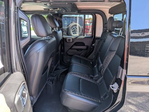Used 2023 Jeep Gladiator Overland AWD/4WD image 17