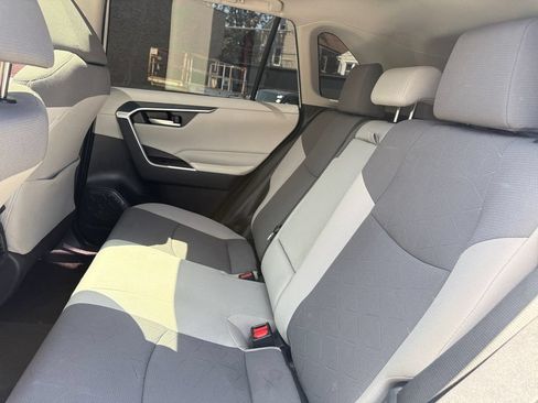 Used 2019 Toyota RAV4 XLE FWD image 25