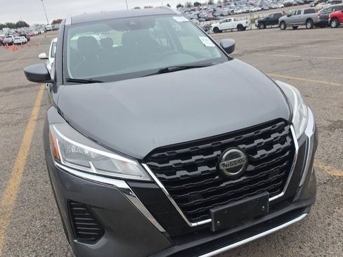 Used 2021 Nissan Kicks SV image 2