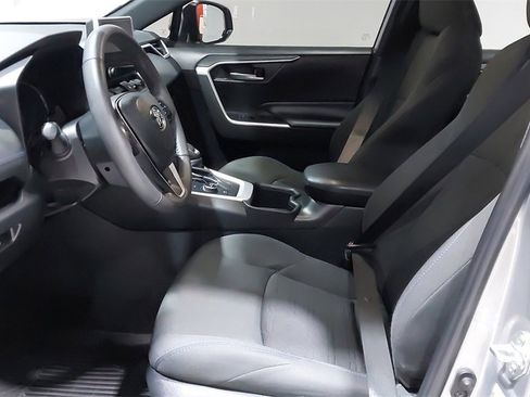Used 2023 Toyota RAV4 SE image 19