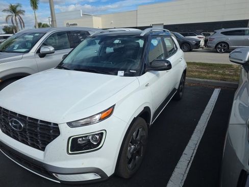 Used 2025 Hyundai Venue Limited image 1