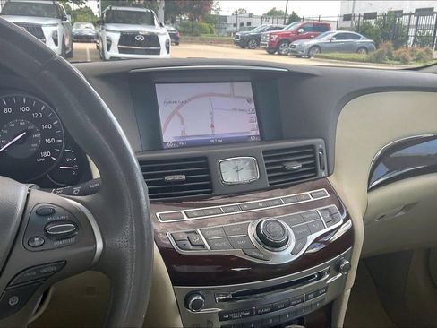 Used 2015 INFINITI Q70 3.7 w/ Technology Package RWD image 8