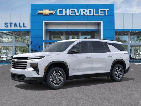 Used 2026 Chevrolet Traverse LT w/ Driver Confidence Package FWD image 2