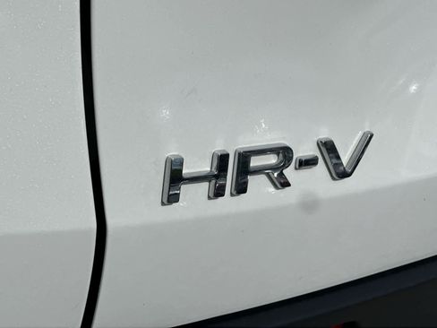 Used 2023 Honda HR-V LX image 11