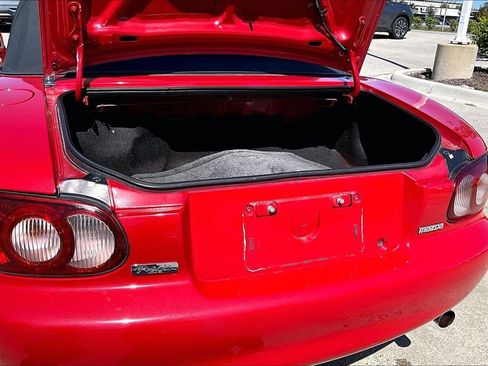 Used 2001 MAZDA MX-5 Miata RWD image 28