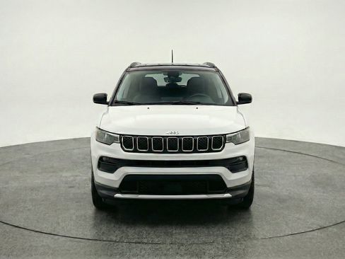 Used 2025 Jeep Compass Limited AWD/4WD image 2