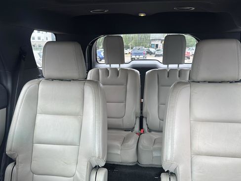 Used 2015 Ford Explorer XLT w/ Equipment Group 202A AWD/4WD image 12