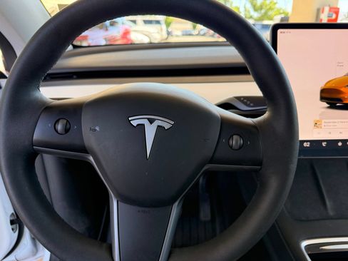 Used 2023 Tesla Model Y Long Range AWD/4WD image 11