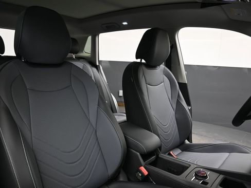 New 2026 Volkswagen Tiguan SE image 13