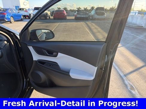 Used 2023 Hyundai Kona SE image 15