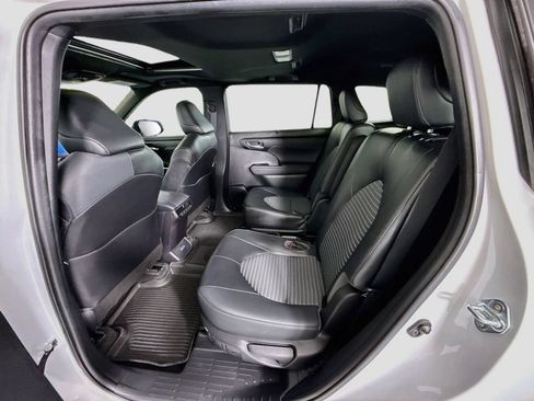Used 2023 Toyota Highlander XSE AWD/4WD image 21