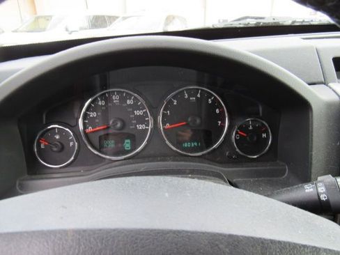 Used 2010 Jeep Liberty Renegade image 8