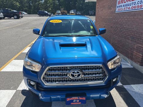 Used 2017 Toyota Tacoma TRD Sport w/ Tow Package (A/T) AWD/4WD image 7