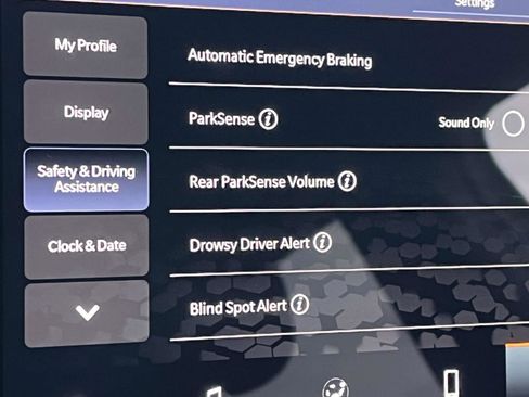 Certified 2025 Jeep Compass Limited image 35