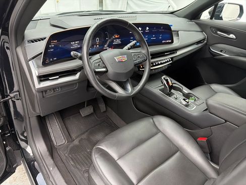Used 2025 Cadillac XT4 Premium Luxury w/ Technology Package image 15