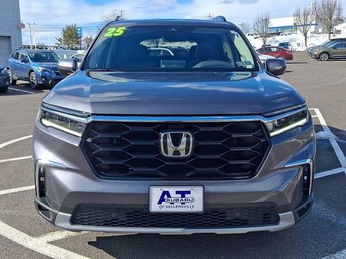 Used 2025 Honda Pilot Touring image 2