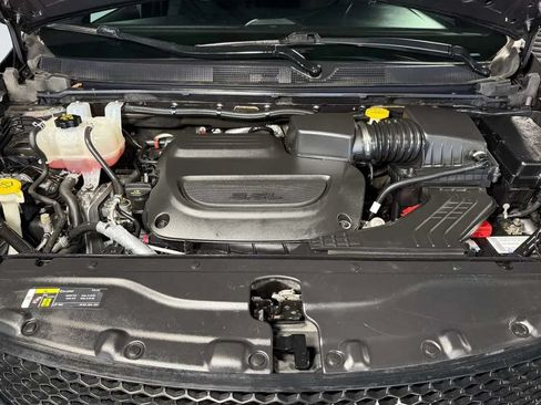 Used 2018 Chrysler Pacifica Touring Plus w/ S Appearance Package FWD image 5