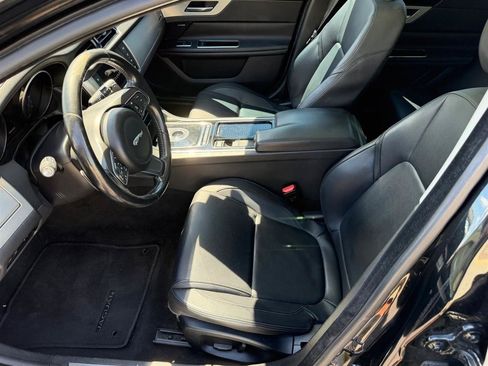 Used 2018 Jaguar XF Premium RWD image 25