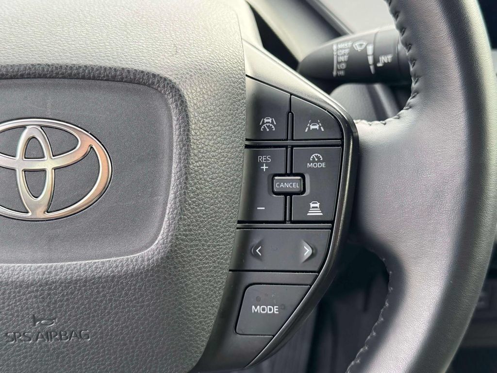 Used 2025 Toyota Prius LE FWD image 23